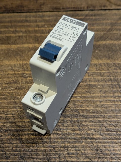 送料無料！汎用DCブレーカー24～240v　40A 大電流直流ブレーカー　ソーラーDIY　短絡保護　過負荷　DCスイッチ　直流スイッチ