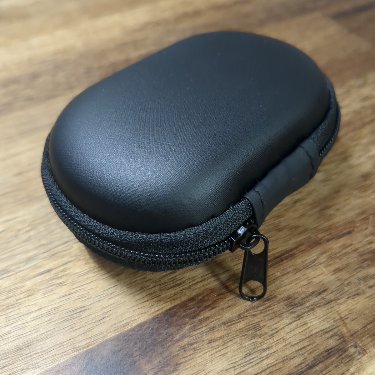 送料無料！　小型ハードポーチ2個セット　ヘッドホンやアクセサリーなど細かなグッズの収納、持ち運びに便利！