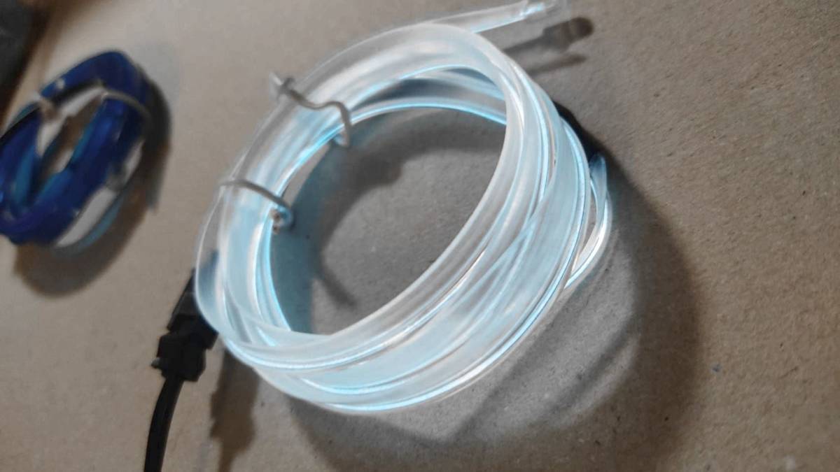 送料無料！　2.3mm×1000mm 無機ELチューブ ELワイヤー(エラ付き)　色ホワイト　使い方いろいろアイデア次第